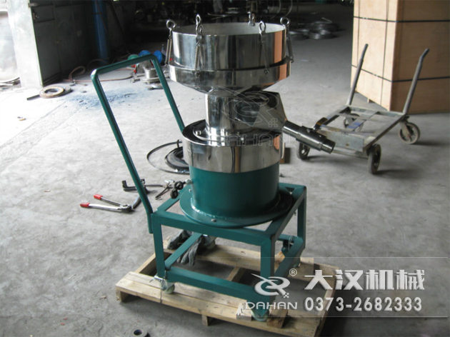 特殊制作的涂料振動篩-加裝小推車裝置，方便設備的移動。