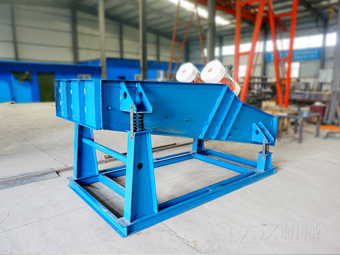 大型振動(dòng)篩主要是用來篩分煤礦，礦石一些大型的篩分場(chǎng)地中。